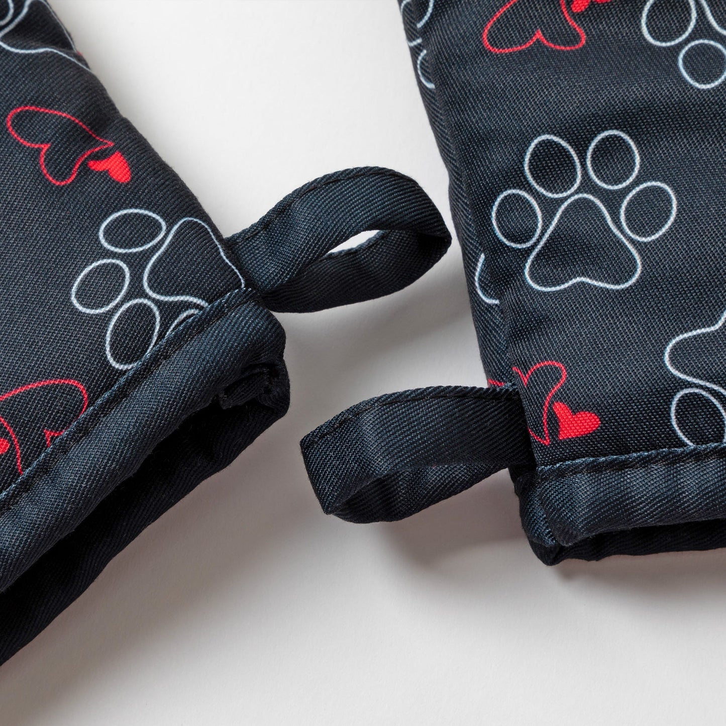Outlined Paws & Hearts Kitchen Textiles
